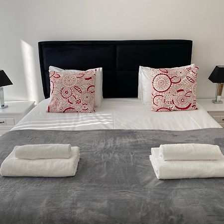 Berks Luxury Serviced Apartments , Free Parking, Free Gym And Free Wifi Бракнелл Номер фото