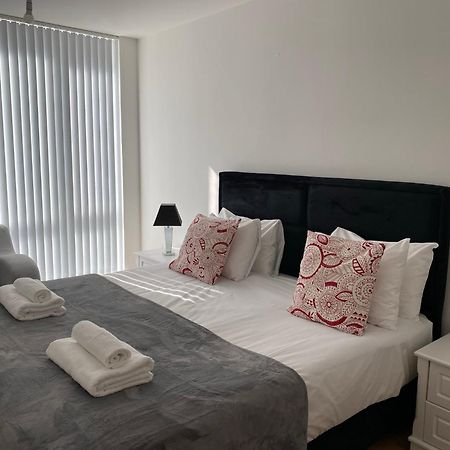 Berks Luxury Serviced Apartments , Free Parking, Free Gym And Free Wifi Бракнелл Номер фото