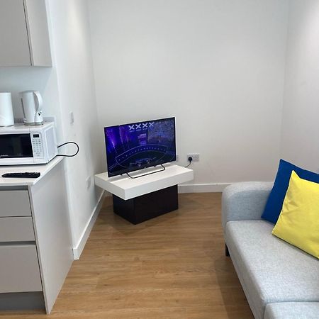 Berks Luxury Serviced Apartments , Free Parking, Free Gym And Free Wifi Бракнелл Номер фото