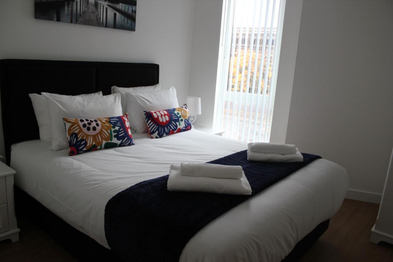 Berks Luxury Serviced Apartments , Free Parking, Free Gym And Free Wifi Бракнелл Екстер'єр фото