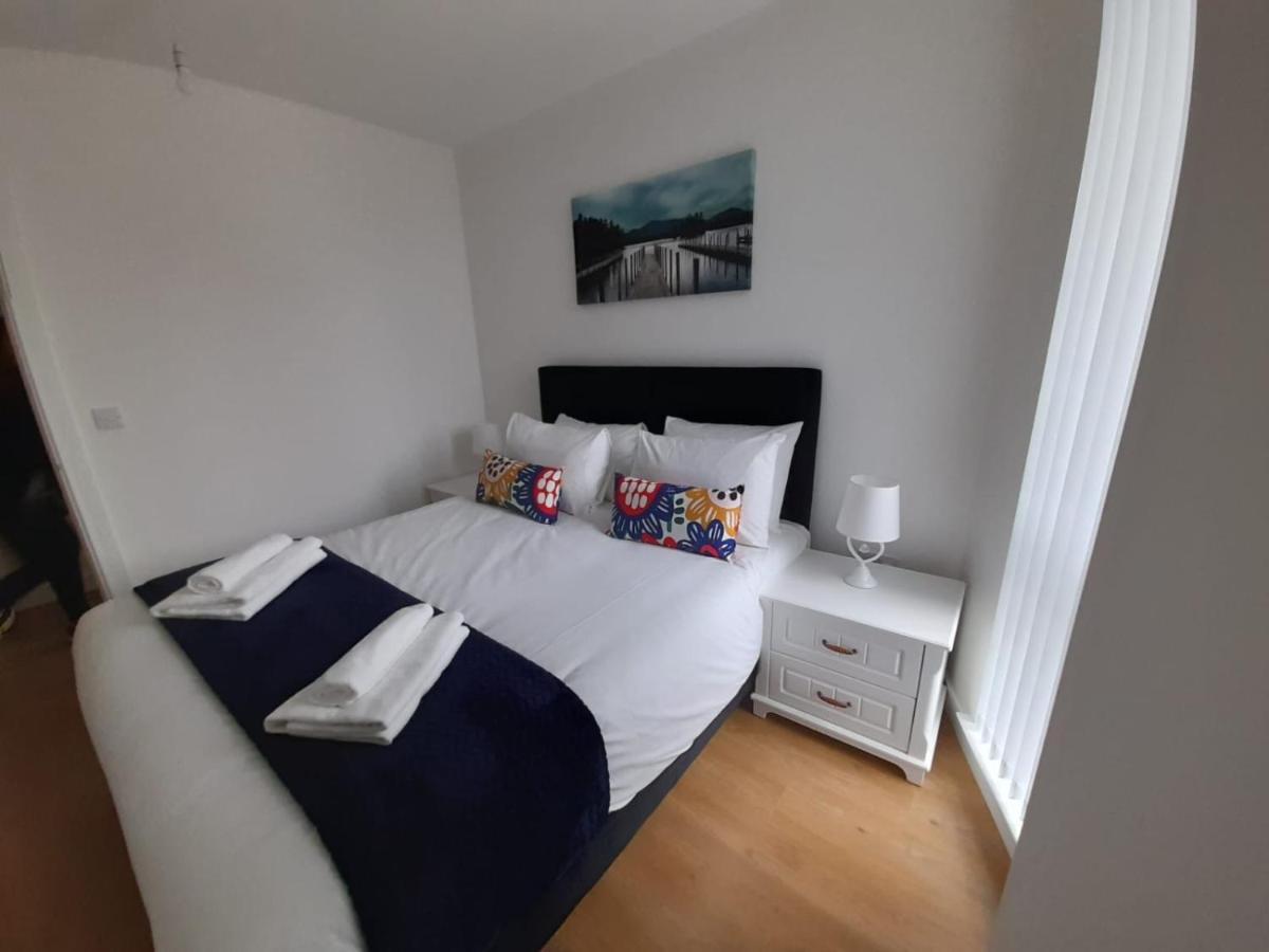 Berks Luxury Serviced Apartments , Free Parking, Free Gym And Free Wifi Бракнелл Екстер'єр фото