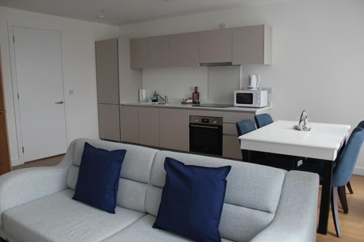 Berks Luxury Serviced Apartments , Free Parking, Free Gym And Free Wifi Бракнелл Екстер'єр фото