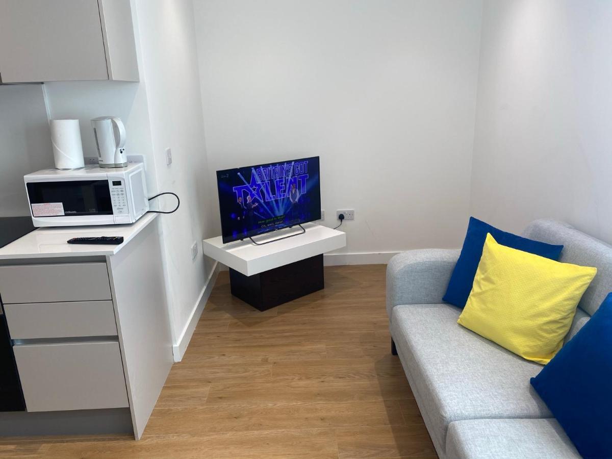 Berks Luxury Serviced Apartments , Free Parking, Free Gym And Free Wifi Бракнелл Екстер'єр фото