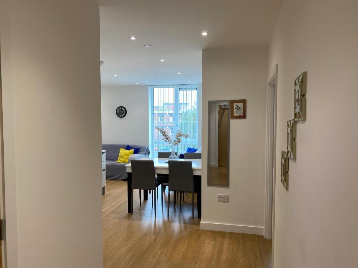 Berks Luxury Serviced Apartments , Free Parking, Free Gym And Free Wifi Бракнелл Екстер'єр фото