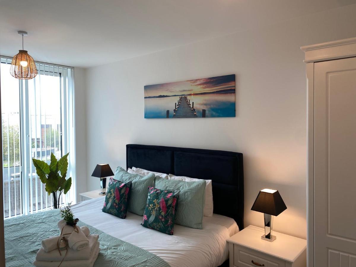 Berks Luxury Serviced Apartments , Free Parking, Free Gym And Free Wifi Бракнелл Екстер'єр фото