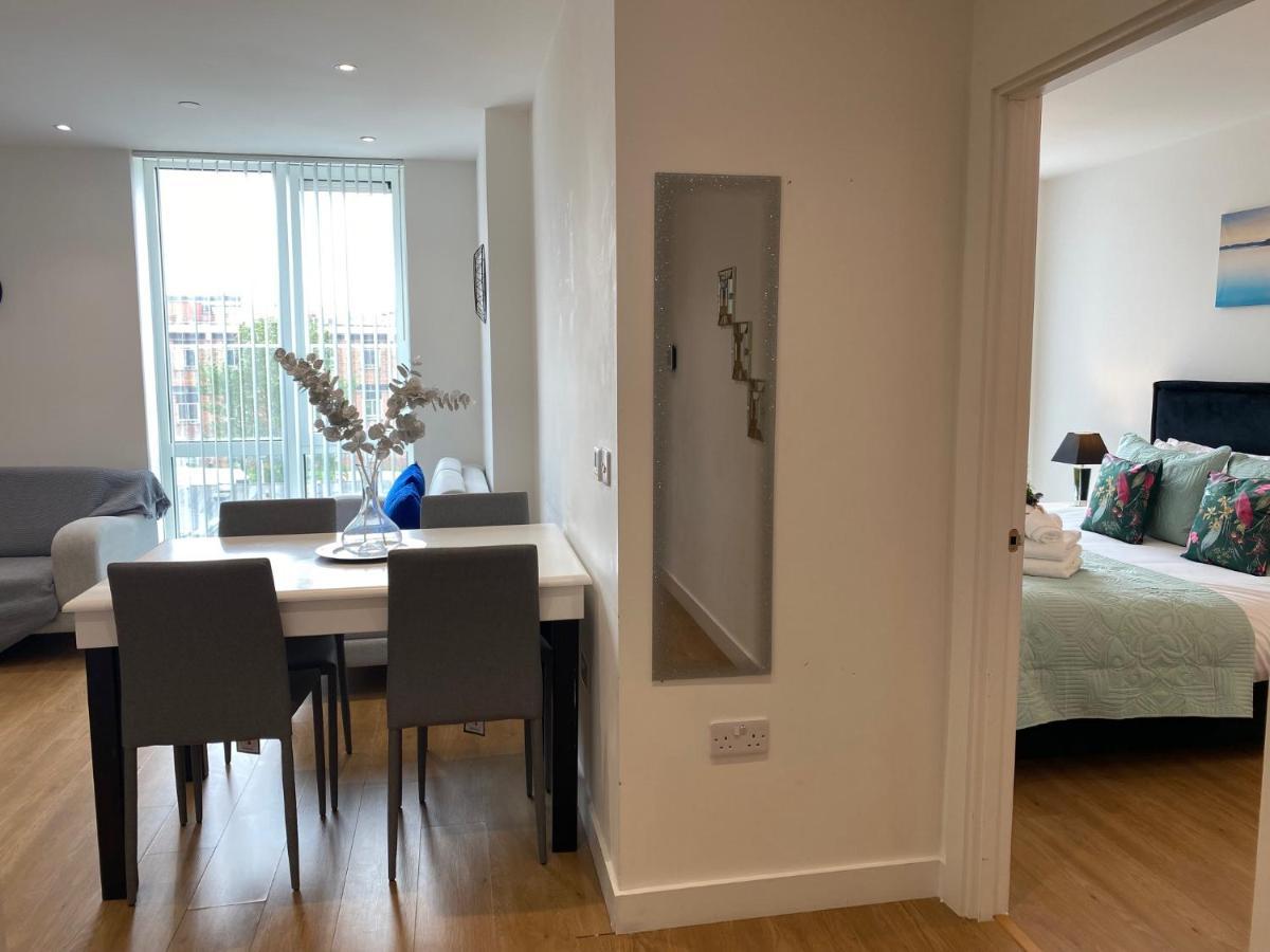 Berks Luxury Serviced Apartments , Free Parking, Free Gym And Free Wifi Бракнелл Екстер'єр фото