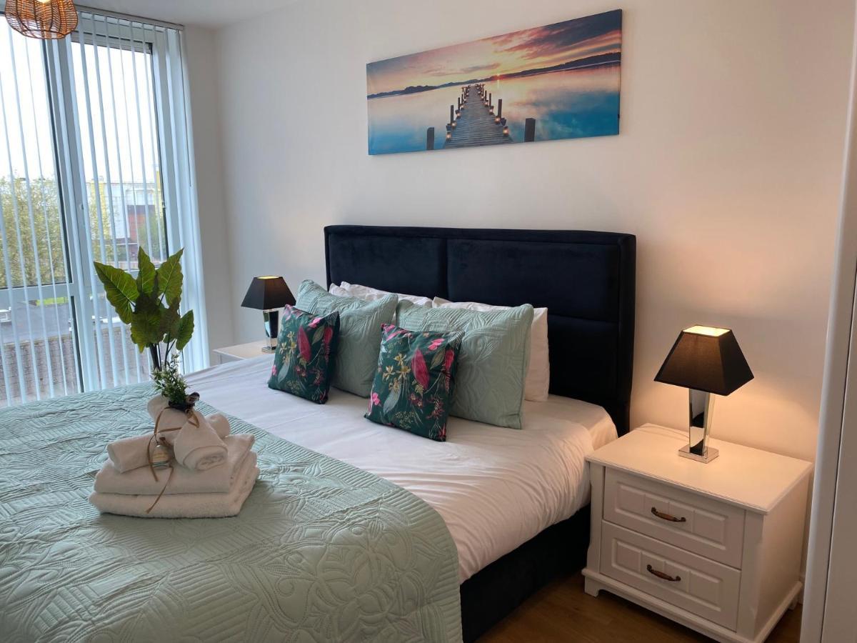 Berks Luxury Serviced Apartments , Free Parking, Free Gym And Free Wifi Бракнелл Екстер'єр фото