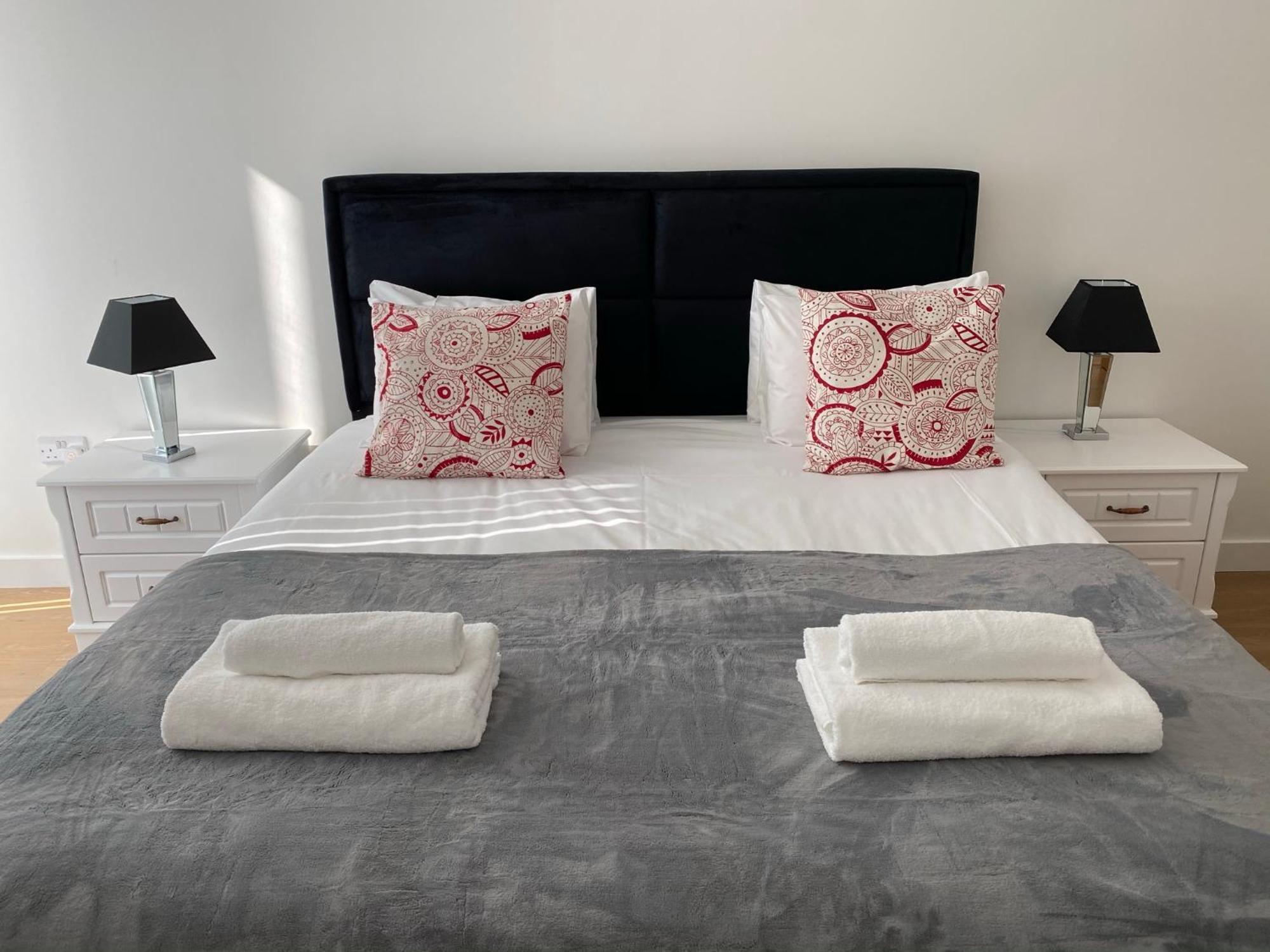 Berks Luxury Serviced Apartments , Free Parking, Free Gym And Free Wifi Бракнелл Номер фото