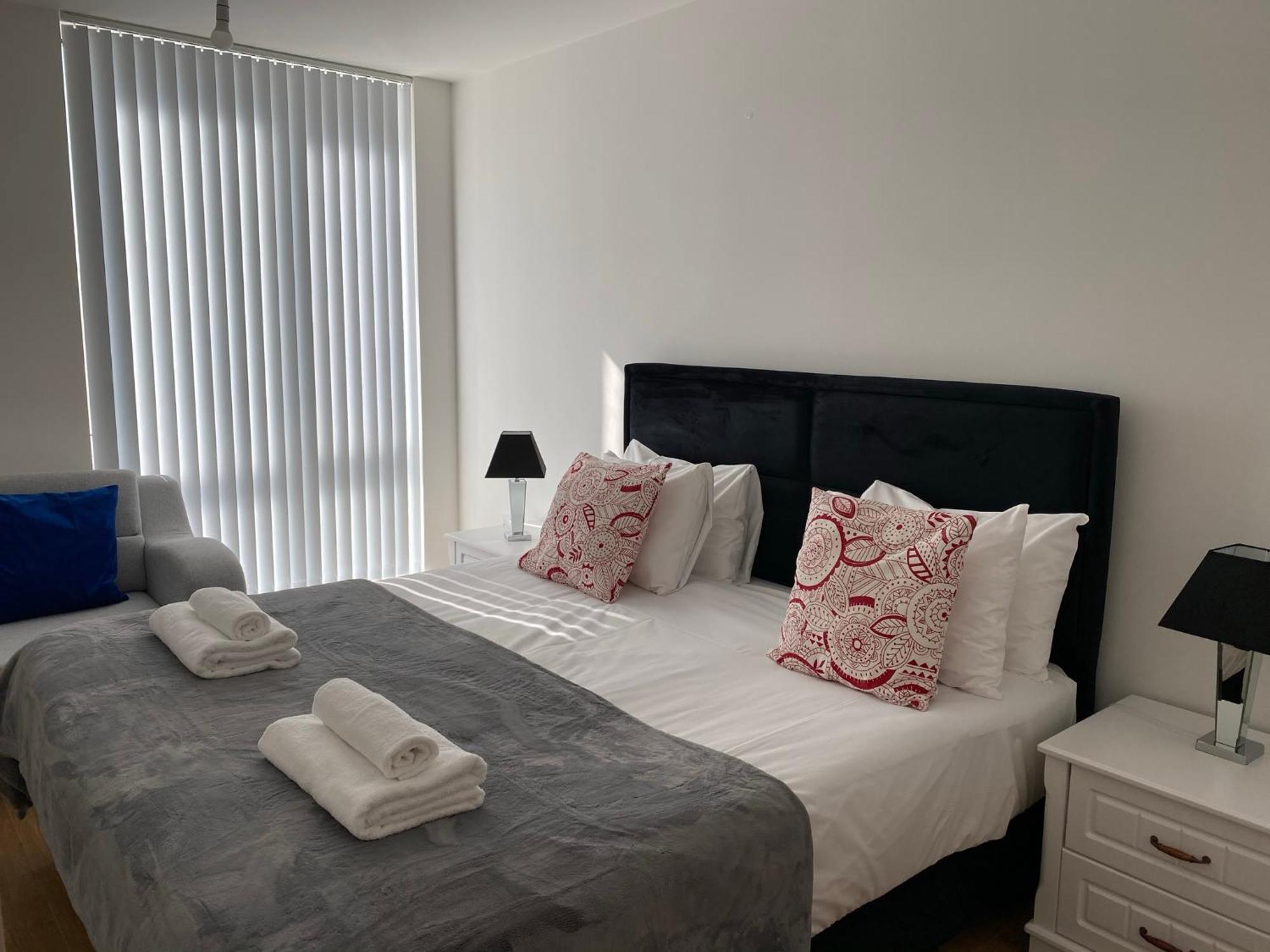 Berks Luxury Serviced Apartments , Free Parking, Free Gym And Free Wifi Бракнелл Номер фото